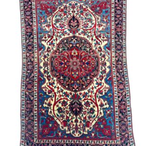 Sarough antique rug traditional vintage design