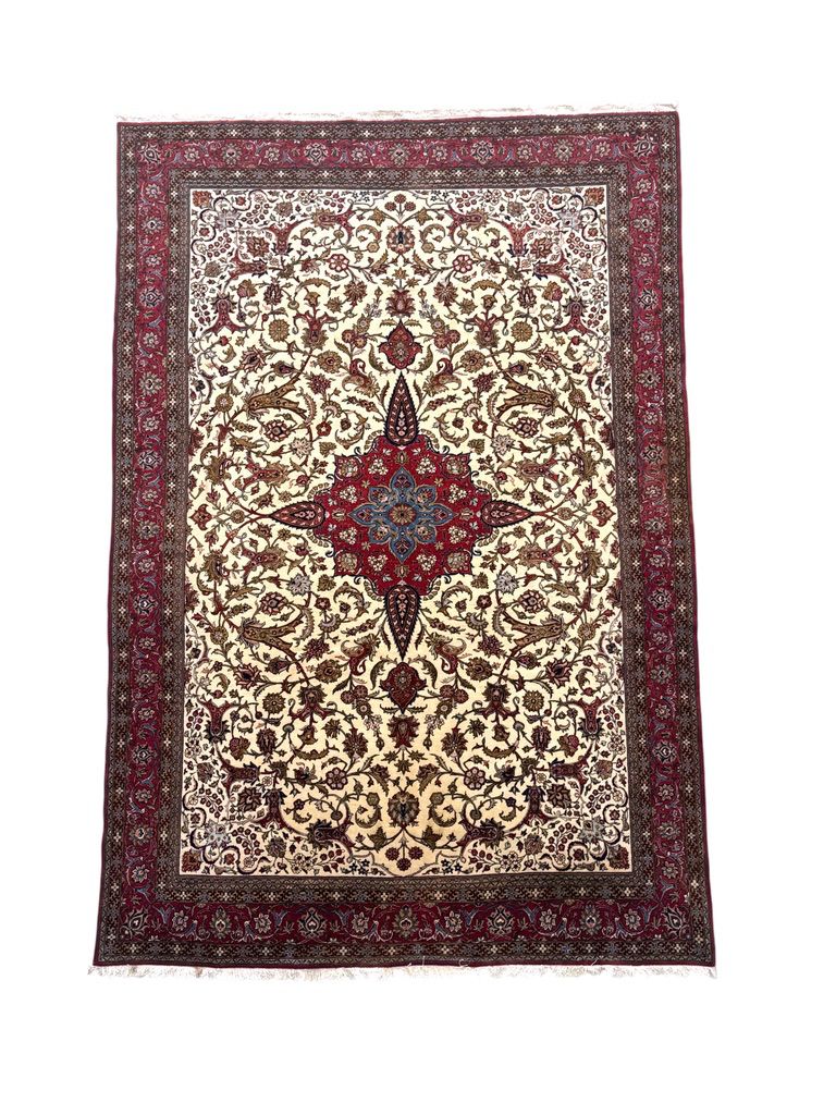 Ghom Persian carpet traditional design