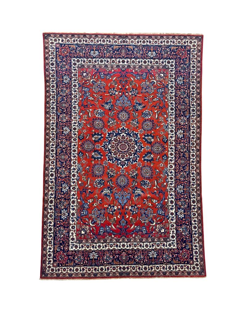 Isfahan Persian carpet red traditional pattern